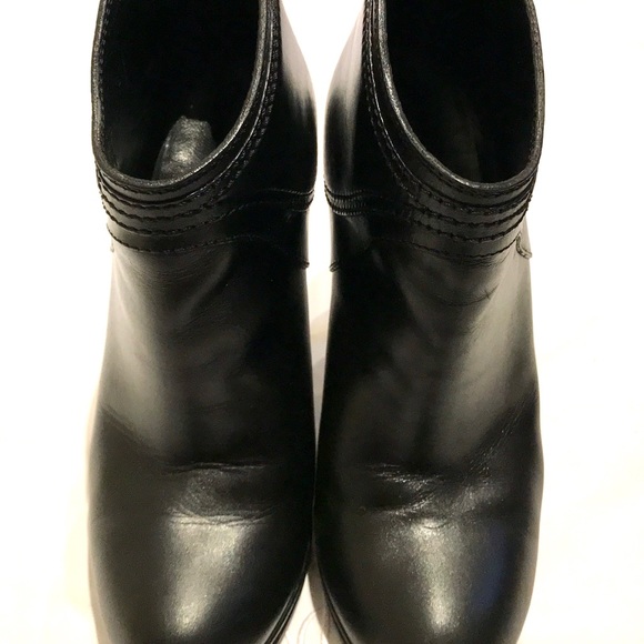 100% Authentic Black Gucci Crest Ankle Booties. - Picture 6 of 6